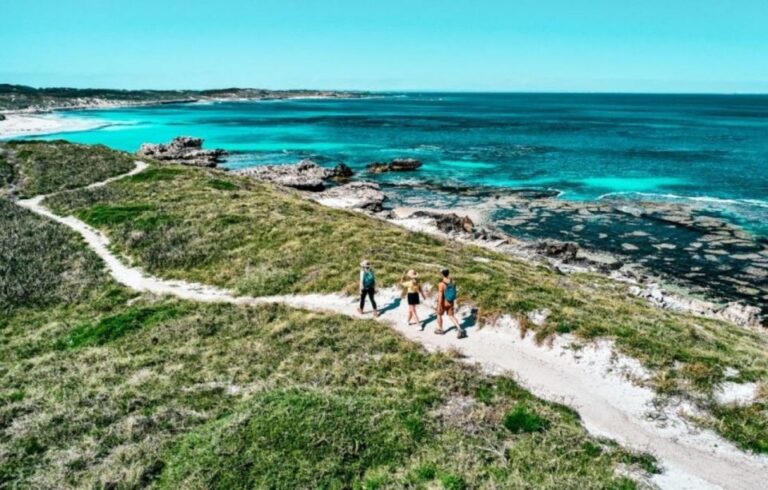 Rottnest Island: Lakes & Bays Guided 12km Hike