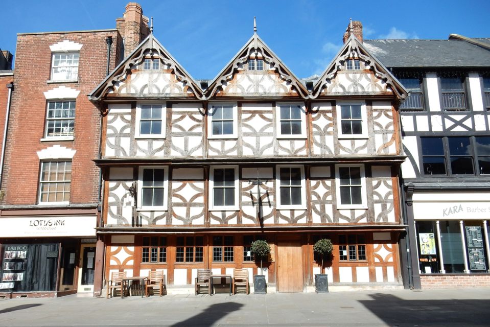 Gloucester: Quirky Self-Guided Smartphone Heritage Walks - Interactive Treasure Hunt Experience