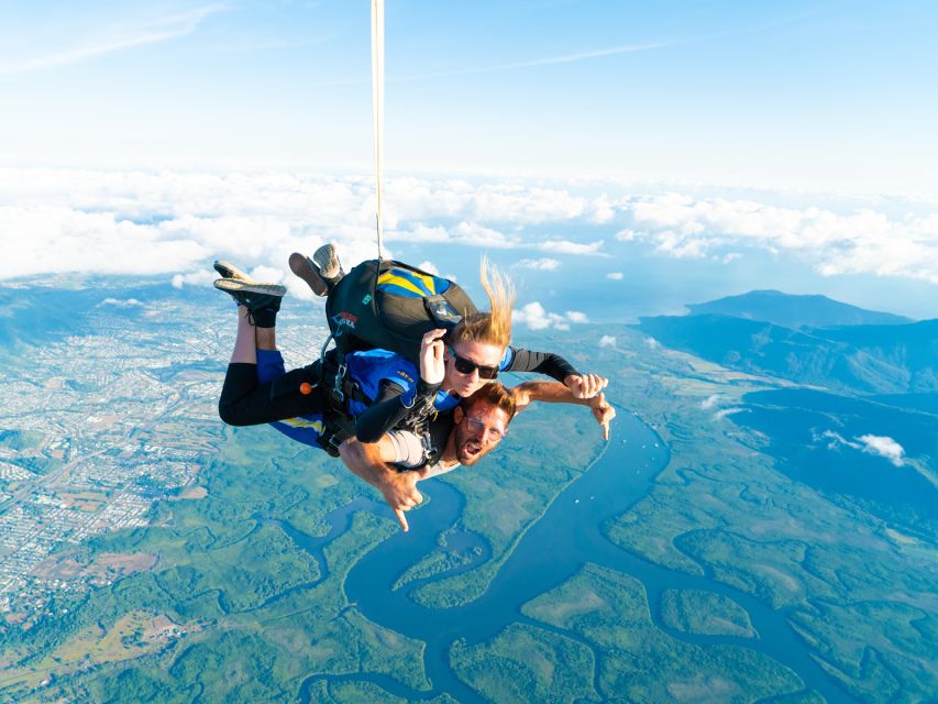 Cairns: Tandem Skydive From 15,000 Feet - Weight Surcharge