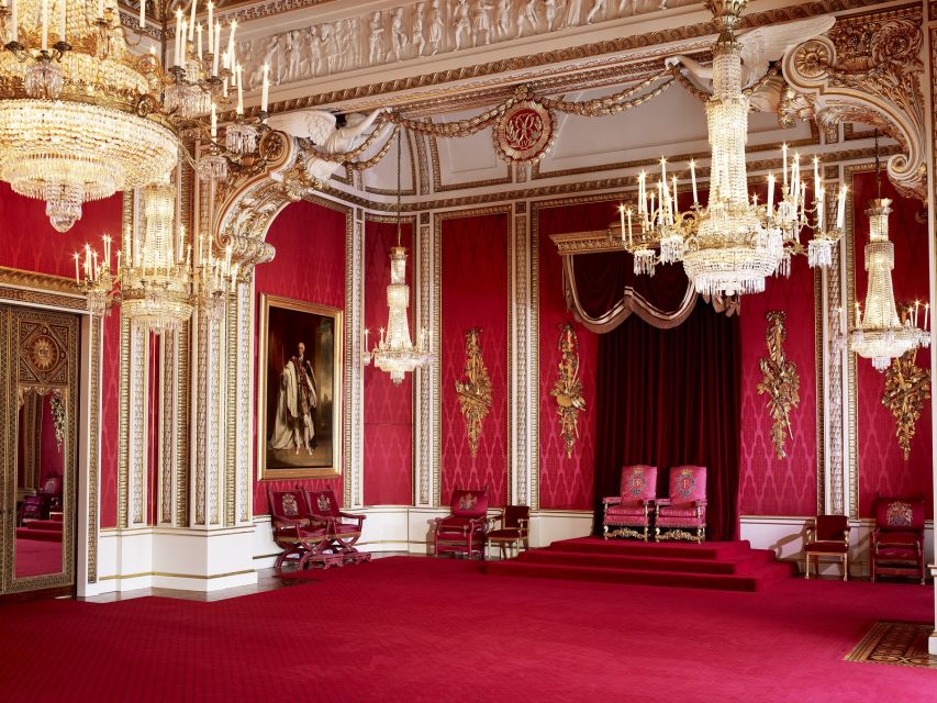 London: Royal Walking Tour and Buckingham Palace Audio Tour - Experiences