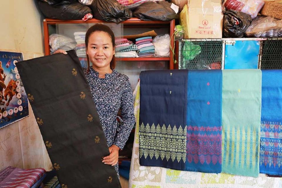 Phnom Penh: Silk Islands Bike Tour - Silk Weaving Tradition