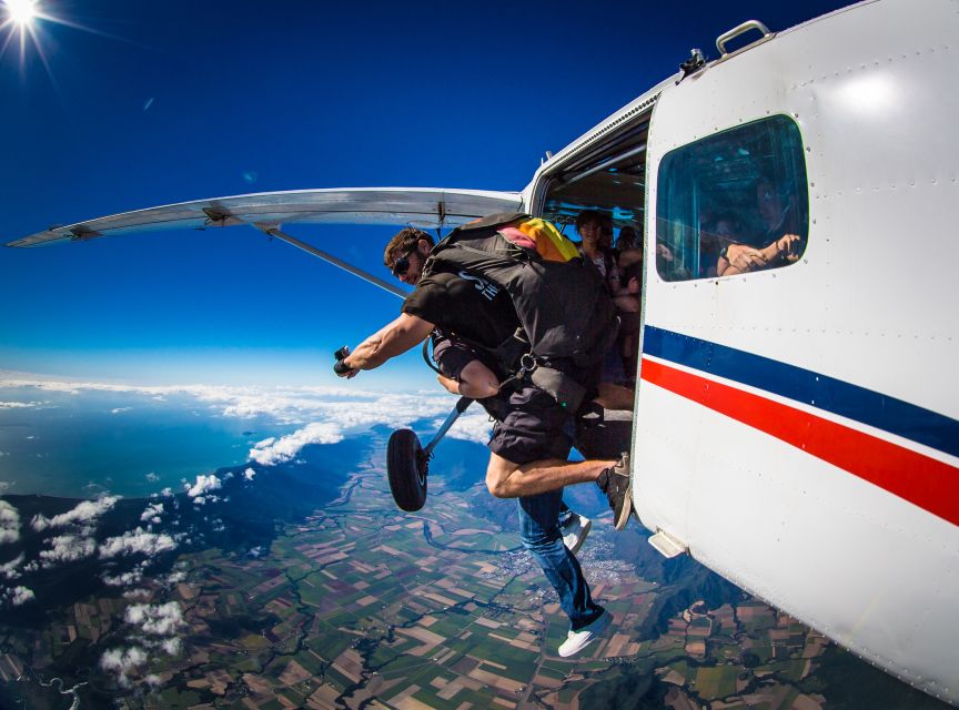 Cairns: Tandem Skydive From 15,000 Feet - Common questions