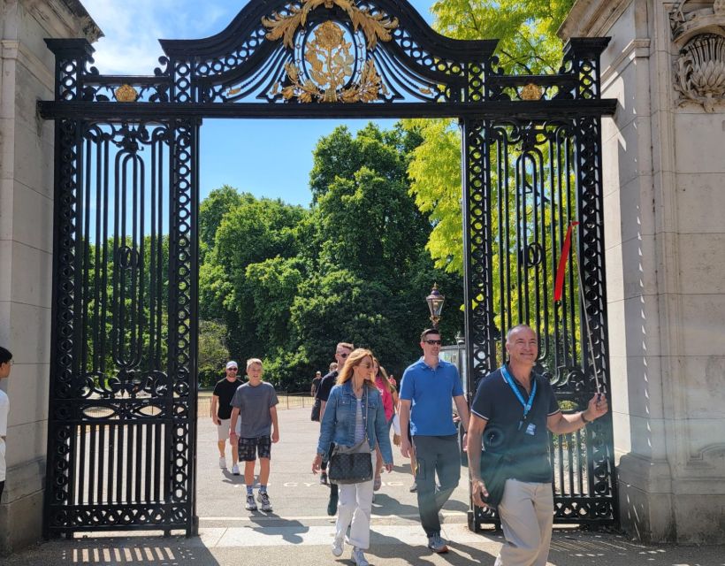 London: Royal Walking Tour and Buckingham Palace Audio Tour - Highlights