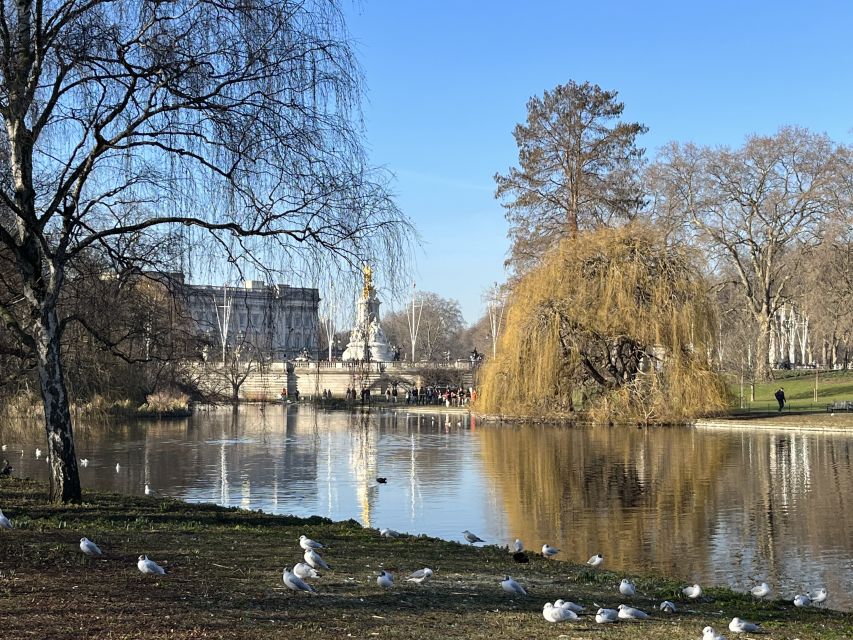 London: Royal Family and Changing of the Guards Walking Tour - Common questions