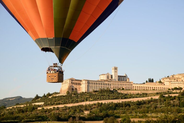 Assisi: Hot Air Balloon Ride With Breakfast & Wine Tasting