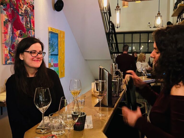 Athens: Wine Tasting and Nightlife Guided Tour With Cocktail