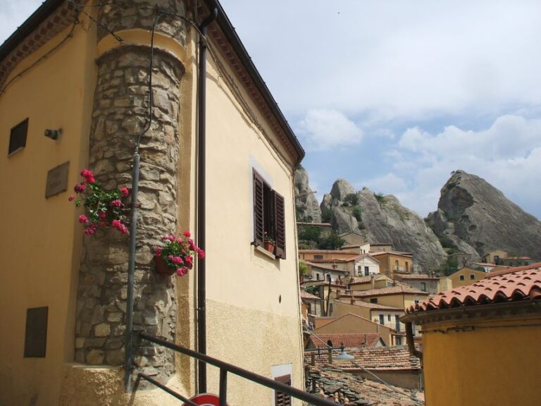 Castelmezzano: 2-Hour Beautiful Village in Italy Tour