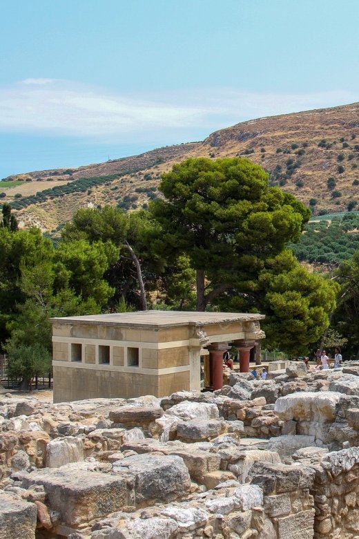 1 crete knossos palace heraklion guided tour Crete: Knossos Palace & Heraklion Guided Tour