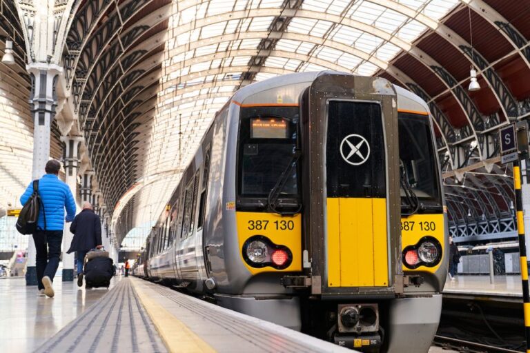 London: Express Train Transfer To/From Heathrow Airport