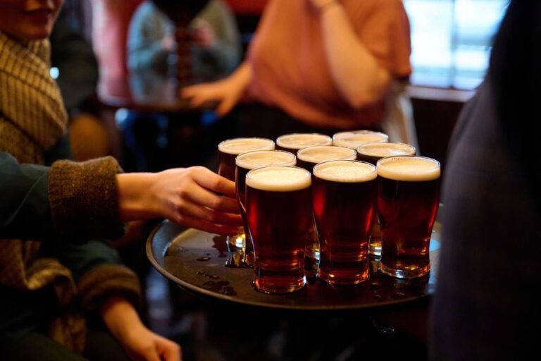 London: Historic Pubs Traditional Food Walking Tour