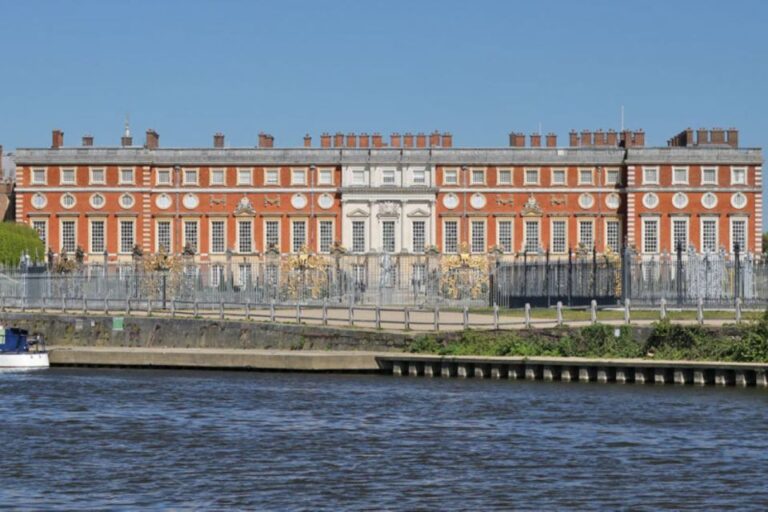 London: Richmond to Hampton Court River Thames Cruise