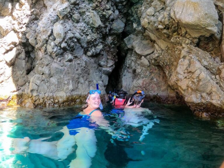 Milos: Kayaking Tour to Tsigrado and Gerakas Beach