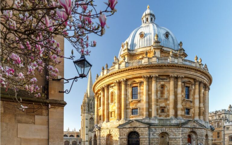 Oxford: Famous Alumni Outdoor Escape Game