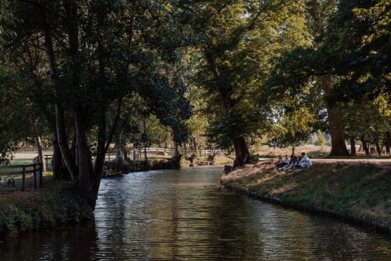 Oxford: Punting Tour on the River Cherwell