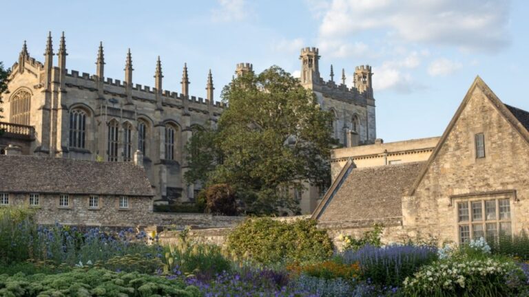 Oxford: Self Guided City Walk and Interactive Treasure Hunt