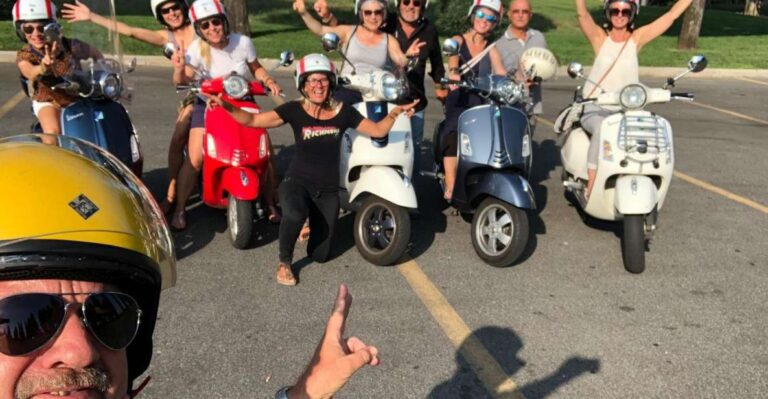 Rome: Colosseum and Pyramid of Cestius Vespa Tour in German