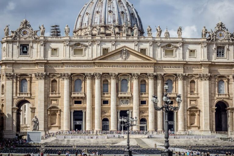 Rome: Papal Audience With Tour Guide and Breakfast