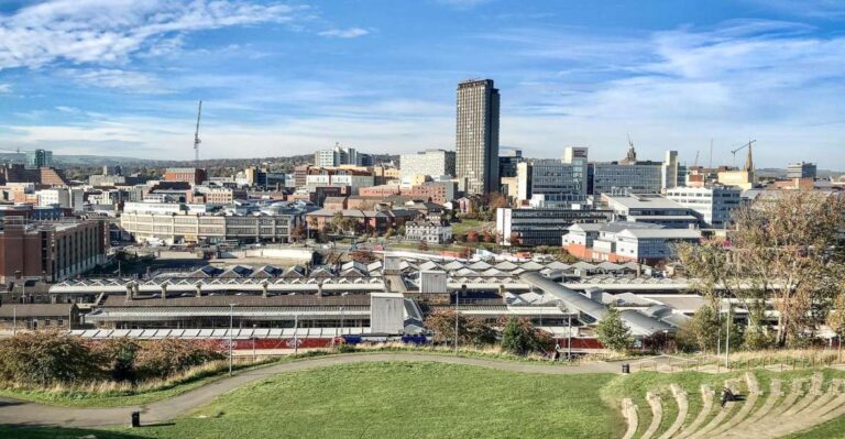 Sheffield: Fun Puzzle Treasure Hunt to a Pub!