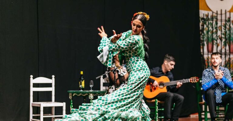 Torremolinos: Flamenco Show With Dinner and Unlimited Drinks