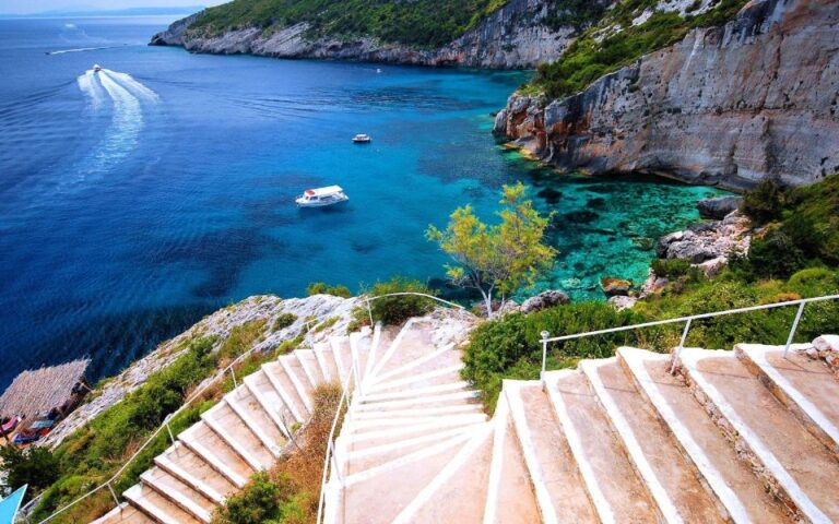 Zakynthos: Navagio Shipwreck and Blue Caves Bus & Boat Tour