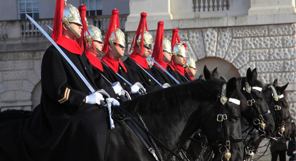 London: Changing of the Guard Walking Tour - Experience