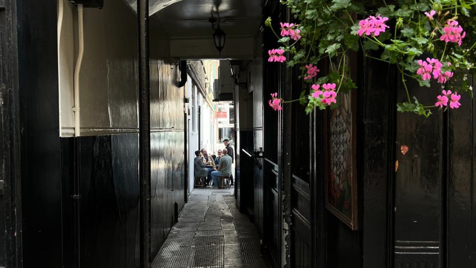 London: Royal Historic Pubs Walking Tour - Tour Highlights