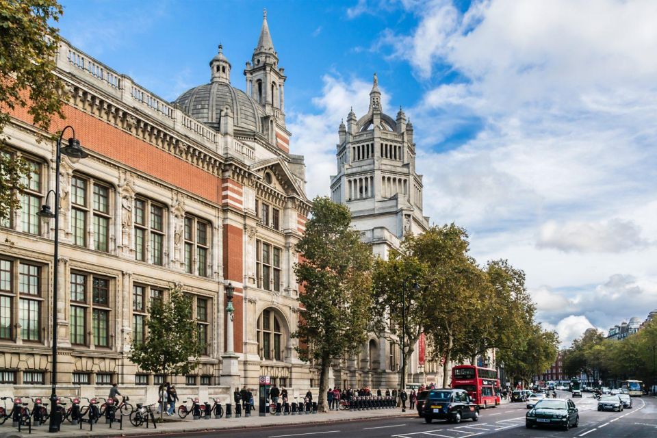 London: Victoria and Albert Museum Audio Guide - Highlighted Masterpieces and Narratives