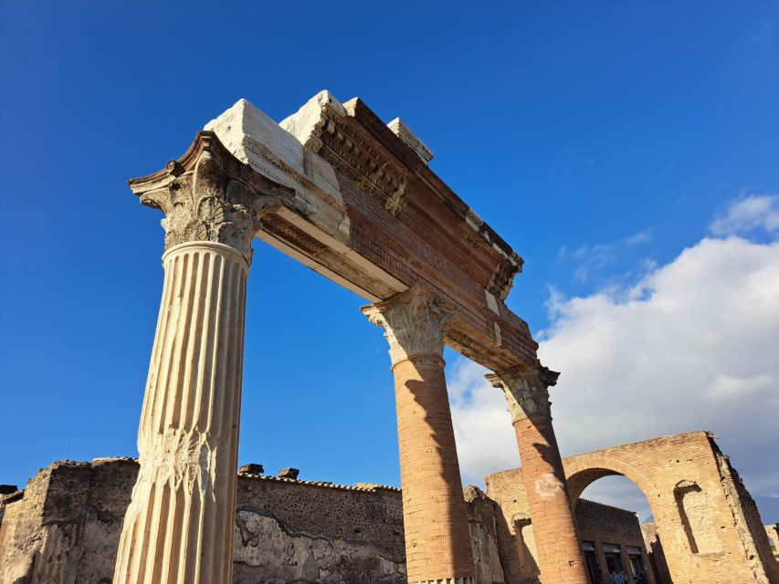 Pompei : Cooking Class and Guided Tour With an Archeologist - Experience and Features