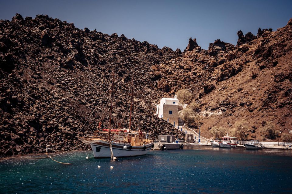 Santorini: Boat Tour in Volcano, Hot Springs and Thirassia - Highlights