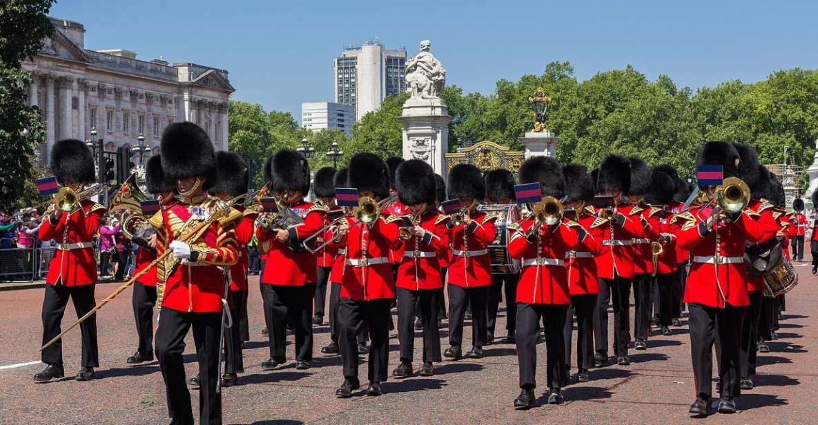 London: Changing of the Guard Walking Tour - Meeting Point