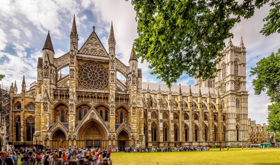 Private Transfers From Heathrow Airport to Westminster - Vehicle Options and Services