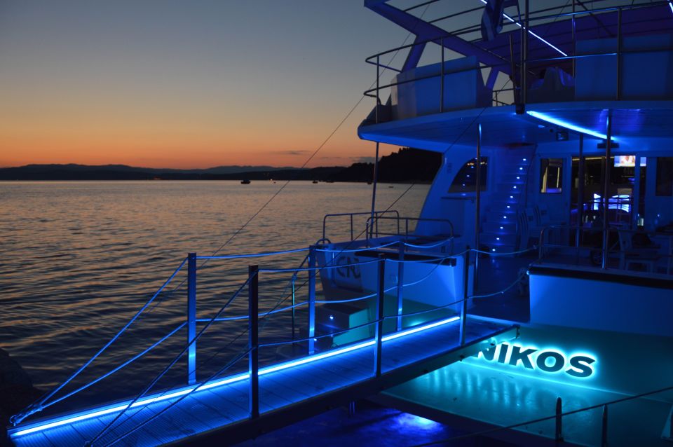 From Ouranoupoli: Back to the 80s. VIP Sunset Cruise - Check Availability