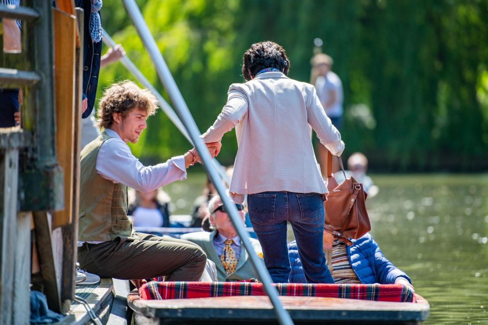 Cambridge Student-Guided Chinese Walking and English Punting - Features and Meeting Point