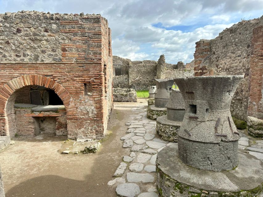 Pompeii All-Inclusive: Explore New and Old City With a Guide - Cancellation Policy