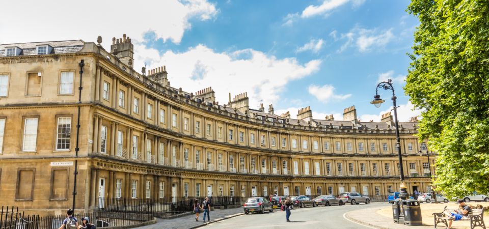 Bath : 2 Hour Historic Walking Tour With An App - Key Points