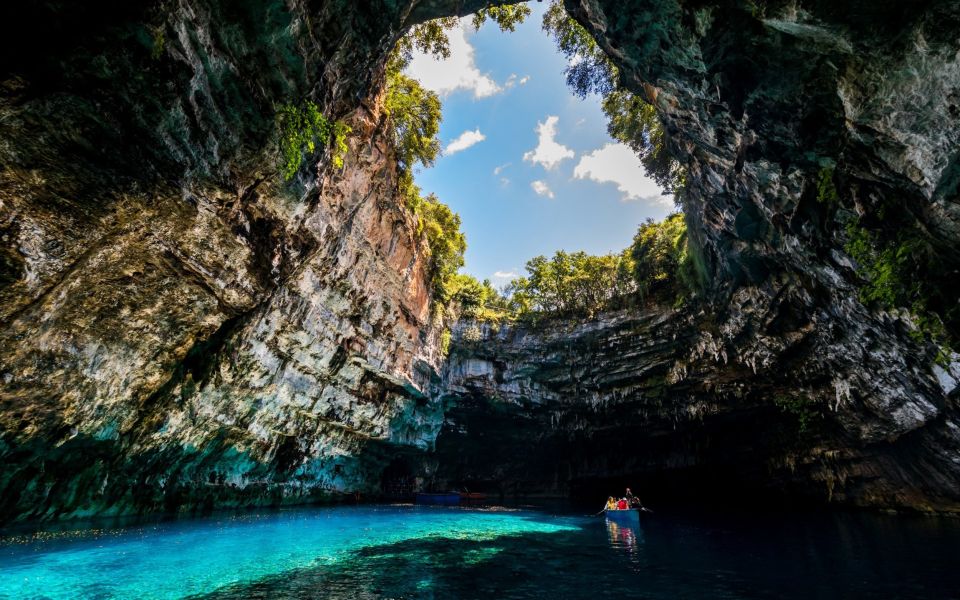 Kefalonia Highlights Robola Winery, Melissani & Fiscardo - Robola Winery Experience