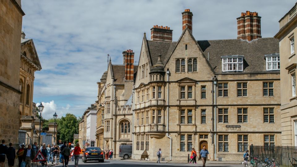 Oxford: Self Guided City Walk and Interactive Treasure Hunt - Key Points