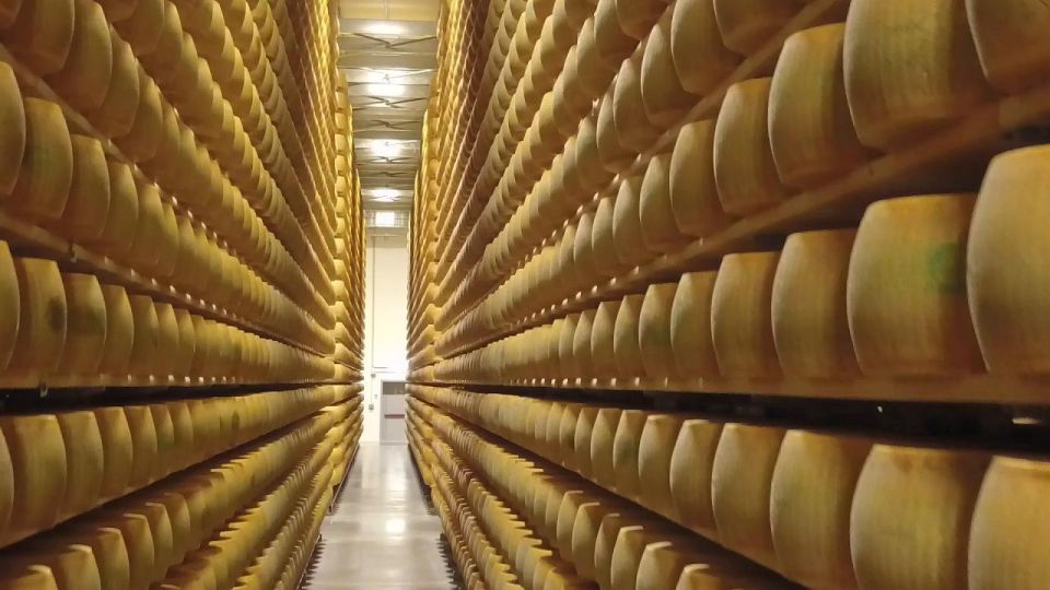 Tour to Casa Pavarotti, Museo Ferrari & Parmesan Factory - Key Points