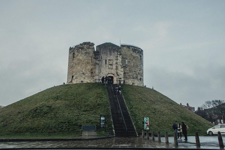 York Audio Walk: Ghosts, History, and Chocolate - Key Points