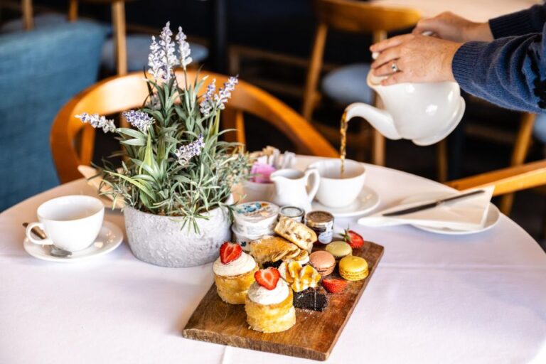 Brighton: View I360 Ticket and Cream Tea