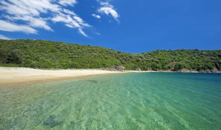 From Thessaloniki: Chalkidiki Blue Lagoon Cruise With Lunch