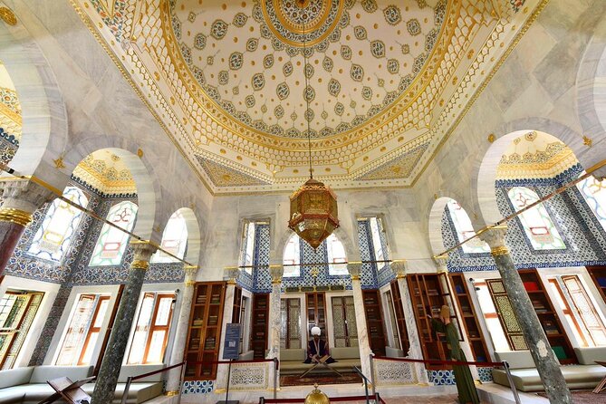 Guided Tour to Topkapi Palace With Skip-The-Line Entry Ticket