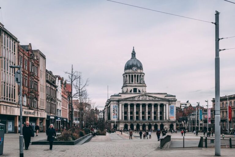 Nottingham: Fun Puzzle Treasure Hunt to a Pub!