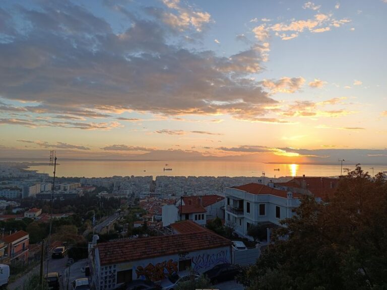 Thessaloniki: Wellness Sunset Walking Tour by the Sea!