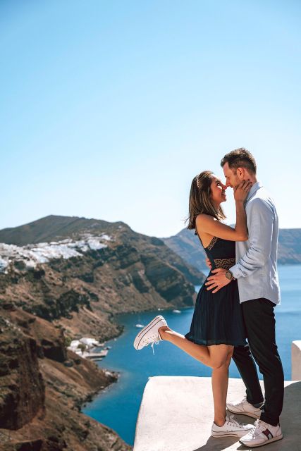 Santorini: Private 1-Hour Photoshoot in Oia or Imerovigli - Duration and Location Options