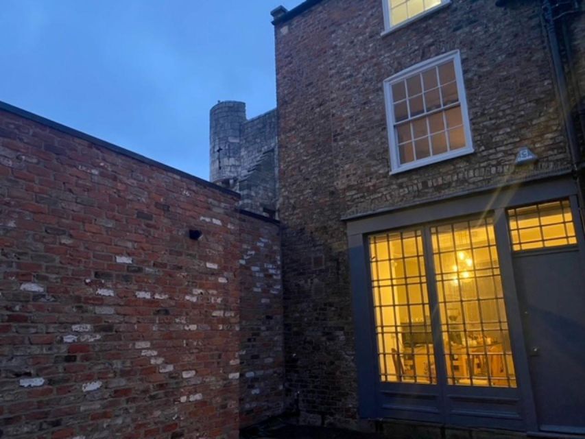 York:The Snazzy Ghost Of York - Eerie Ambiance: Paranormal Encounter Exploration