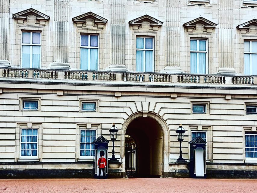 London: The Crown British Royalty Walking Tour - Experience