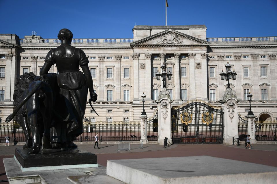 London: The Crown British Royalty Walking Tour - Common questions