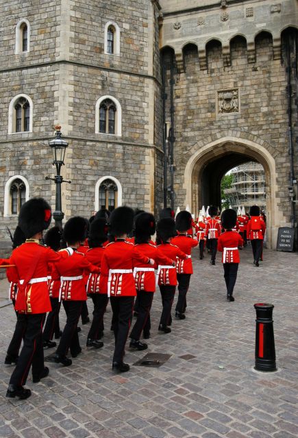 London Royal Walk: Walking Tour With Audio Guide on App - Booking Process